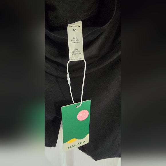 Halara Bike Shorts - Picture 4 of 5